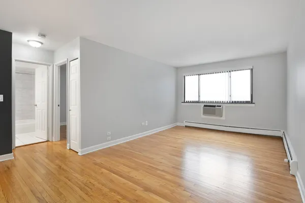 $1,638 | 6758 North Sheridan Road, Unit 544, Chicago, IL 60626