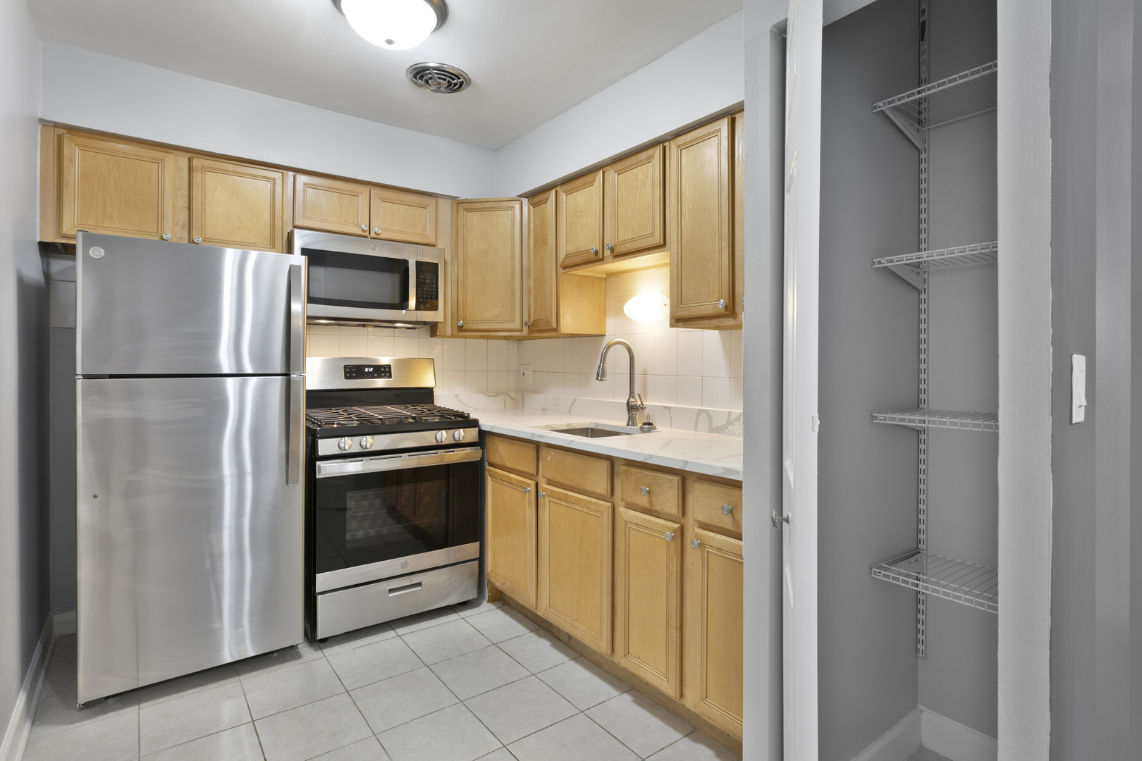 6758 North Sheridan Road, Unit 544 Chicago, IL 60626 - Photo 5 of 15