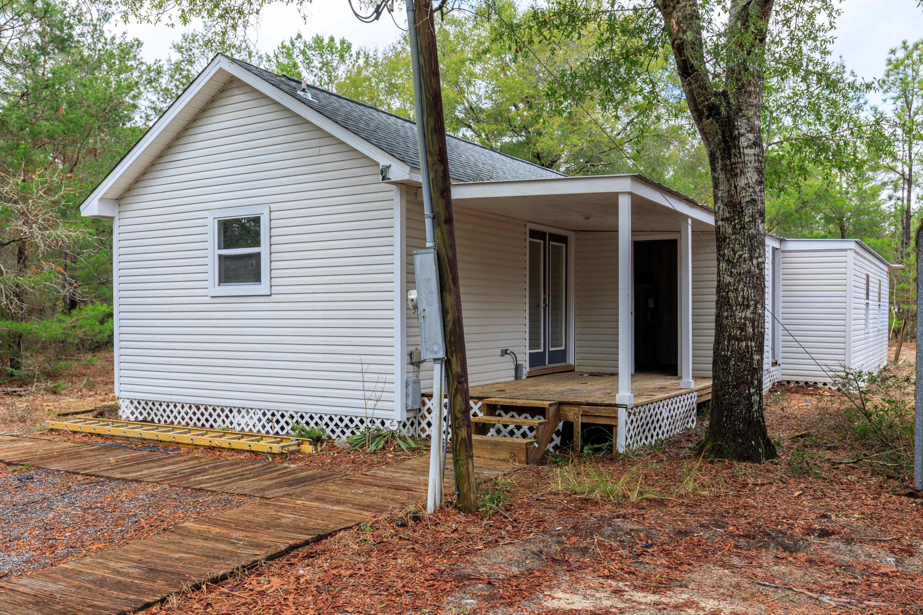 1504 Hinote Road DeFuniak Springs, FL 32433 - Photo 10 of 21 a view of backyard of house