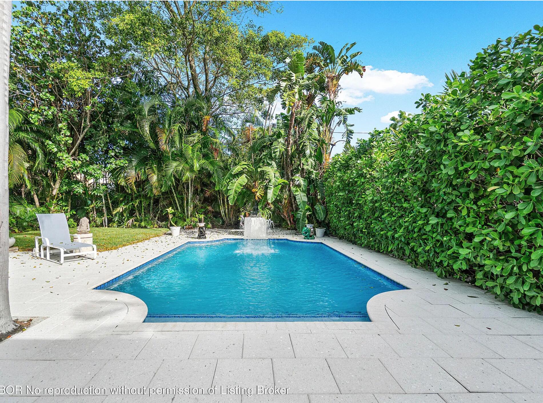 323 Dyer Road West Palm Beach, FL 33405 - Photo 2 of 6 Pool/Fountain