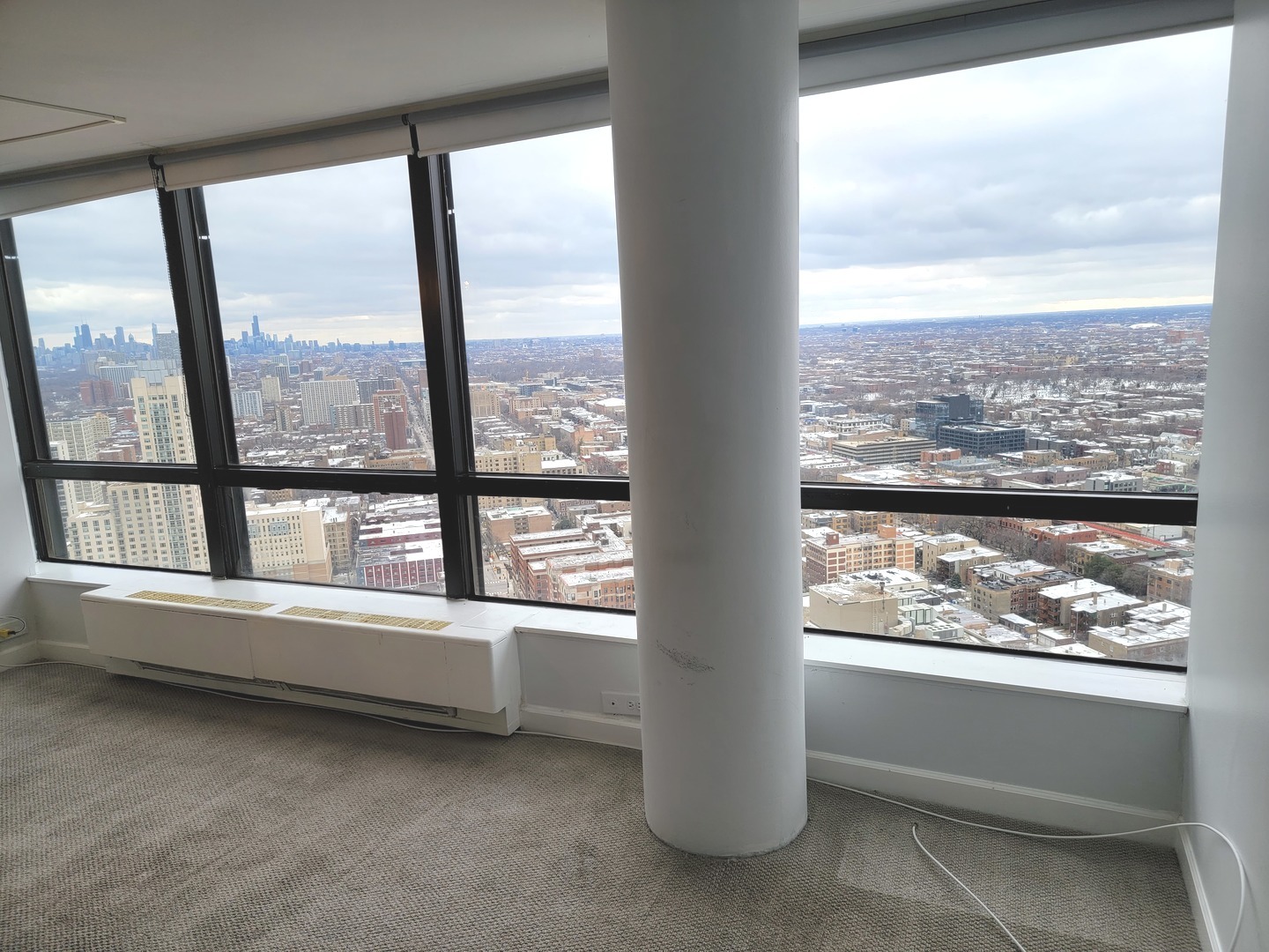 5415 North Sheridan Road, Unit 4503 Chicago, IL 60640 - Photo 4 of 19 a view of an empty room and window