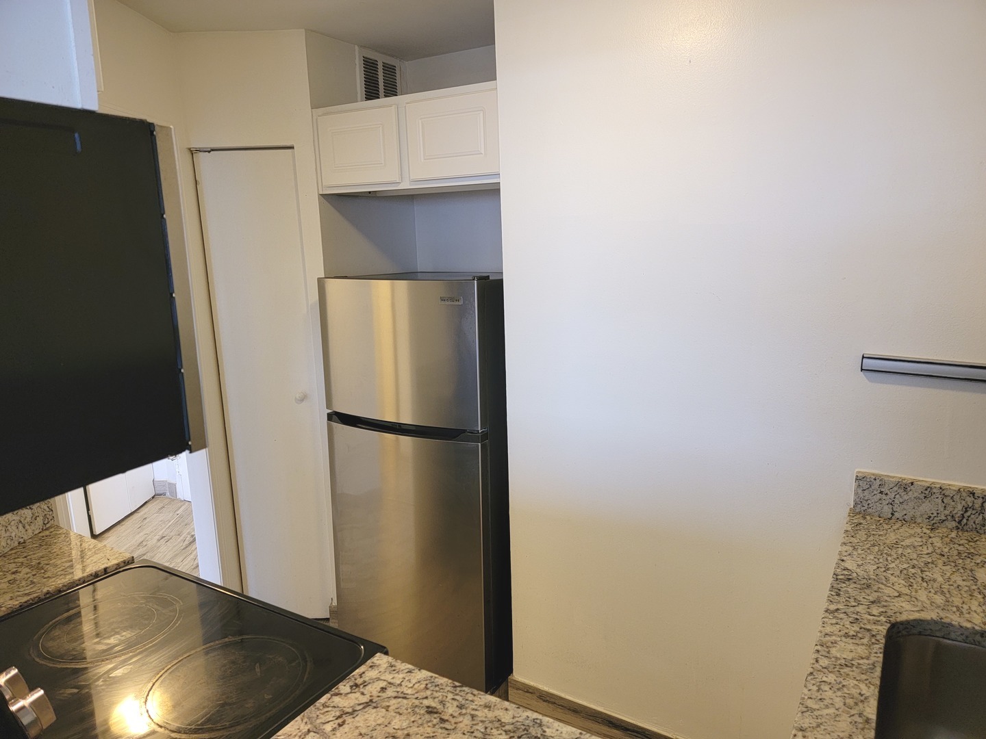 5415 North Sheridan Road, Unit 4503 Chicago, IL 60640 - Photo 8 of 19 a view of kitchen
