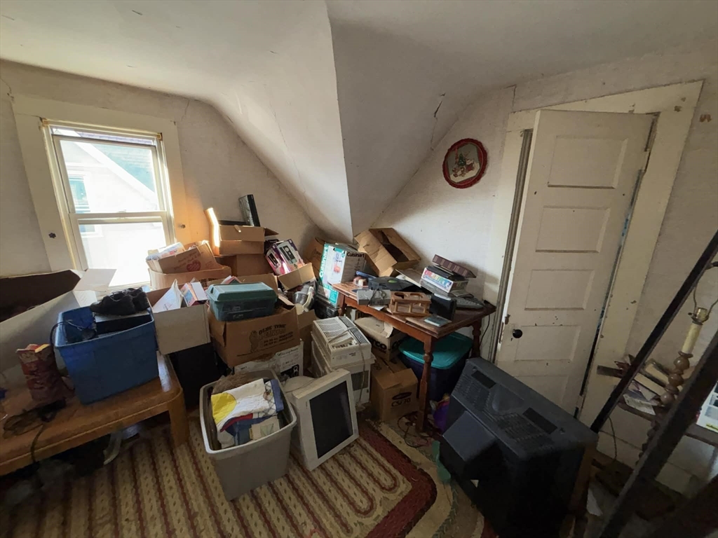 233-235 White Street Springfield, MA 01108 - Photo 11 of 34