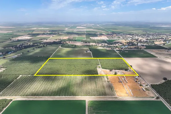 a view of an ocean view