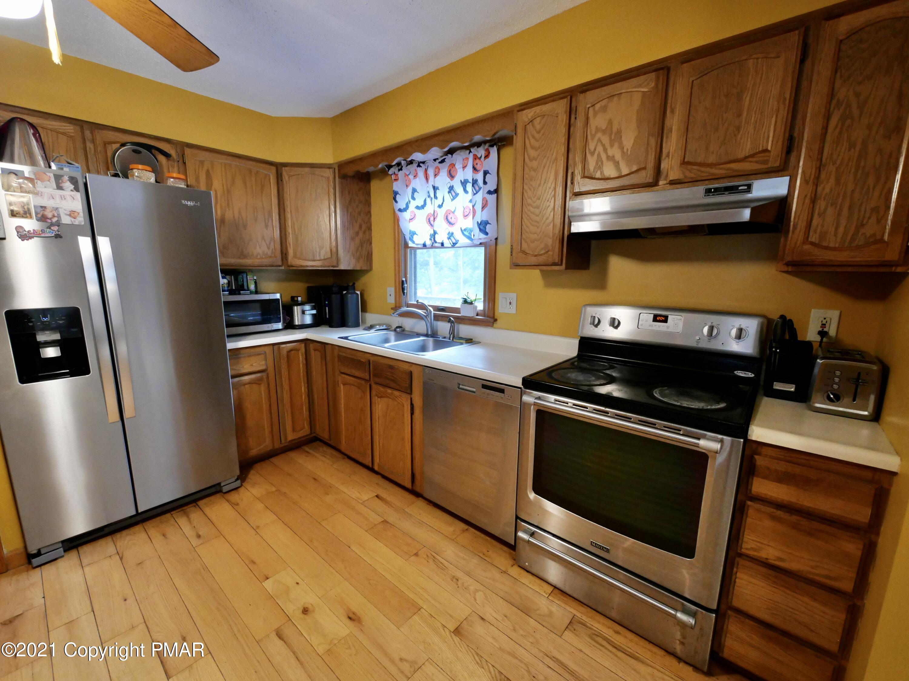 4131 Maple Drive Bushkill, PA 18324 - Photo 32 of 62 5115CFBF-7AC5-44AA-9506-0E341254D2E8