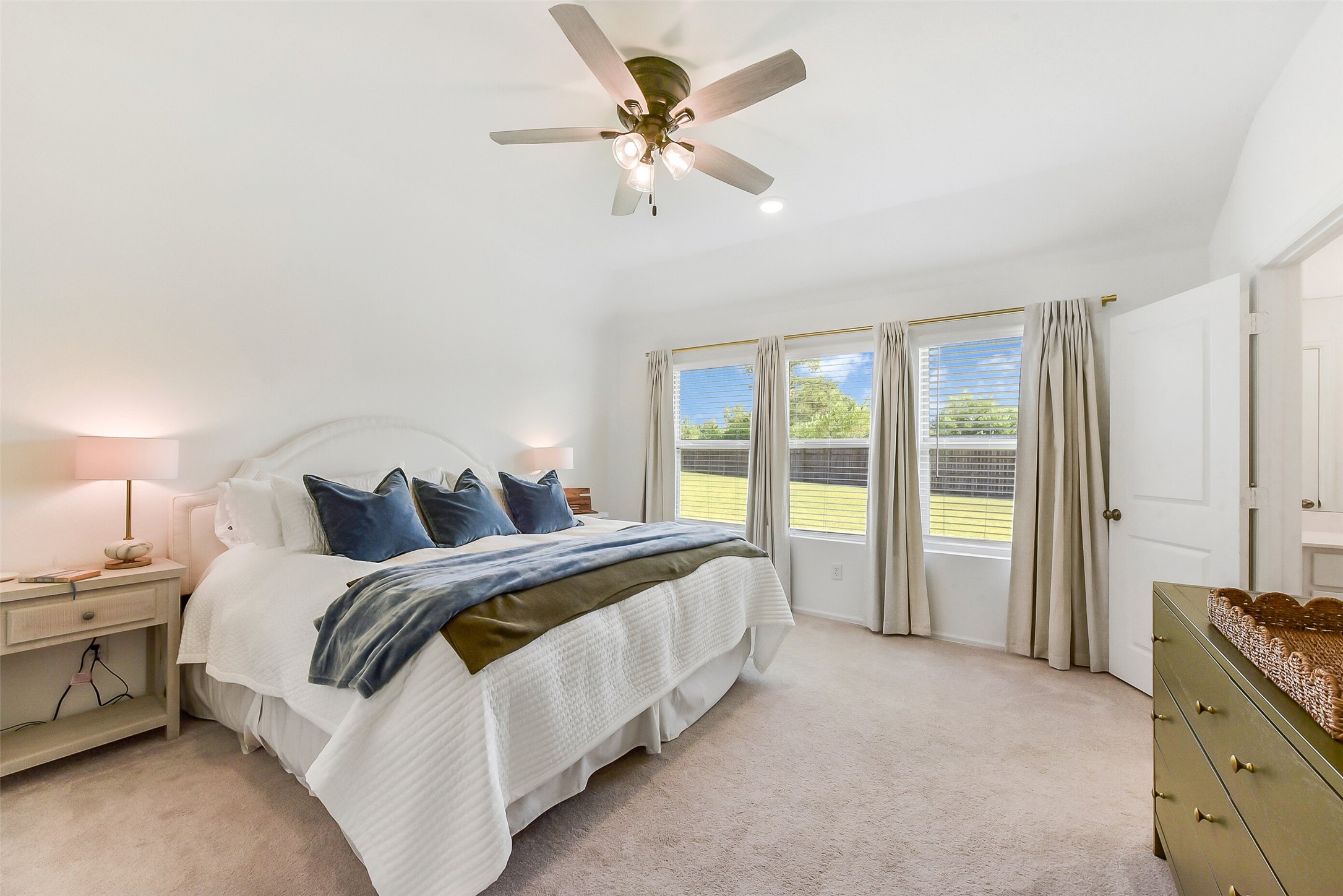 3003 Marble Rise Trail Kingwood, TX 77365 - Photo 17 of 25 a spacious bedroom with a bed and a chandelier
