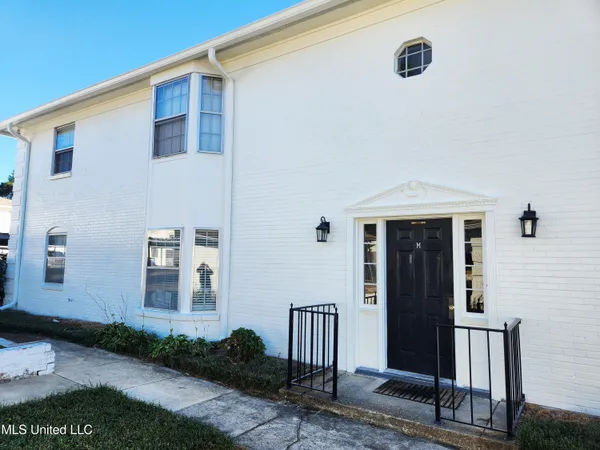 $119,900 | 5025 Wayneland Drive, Unit M1, Jackson, MS 39211