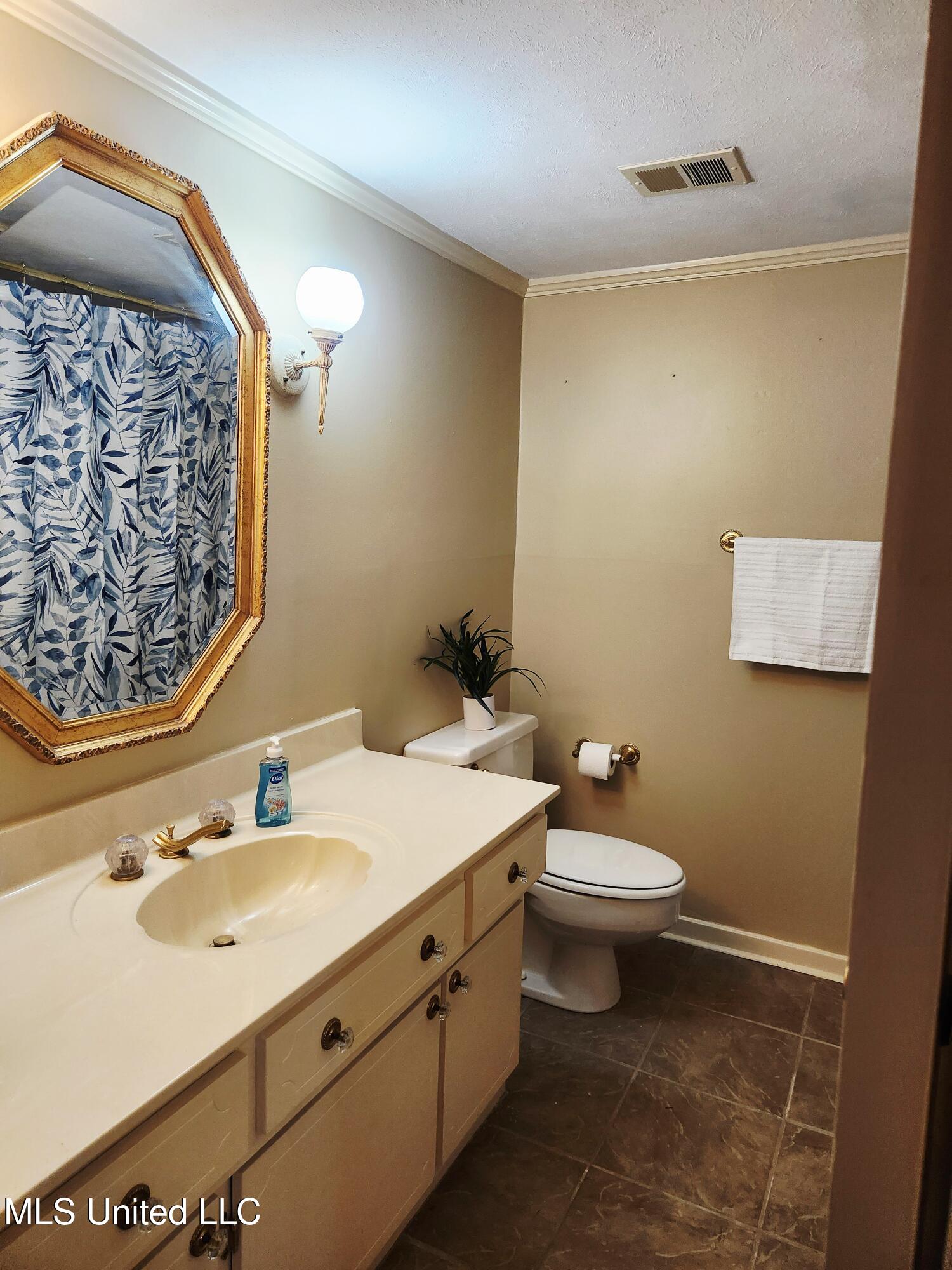 5025 Wayneland Drive, Unit M1 Jackson, MS 39211 - Photo 12 of 23 20251022_164933