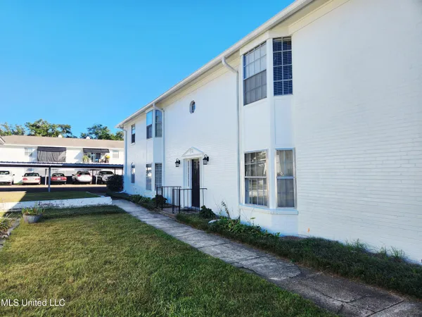 $119,900 | 5025 Wayneland Drive, Unit M1, Jackson, MS 39211