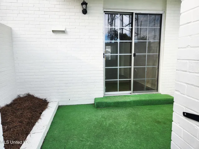 $125,000 | 5025 Wayneland Drive, Unit M1, Jackson, MS 39211