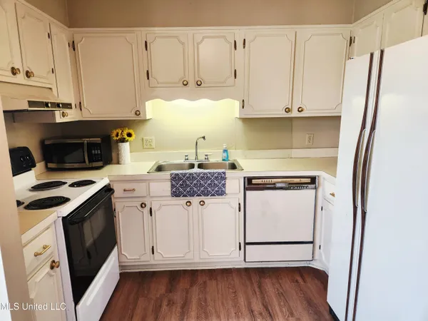 $119,900 | 5025 Wayneland Drive, Unit M1, Jackson, MS 39211
