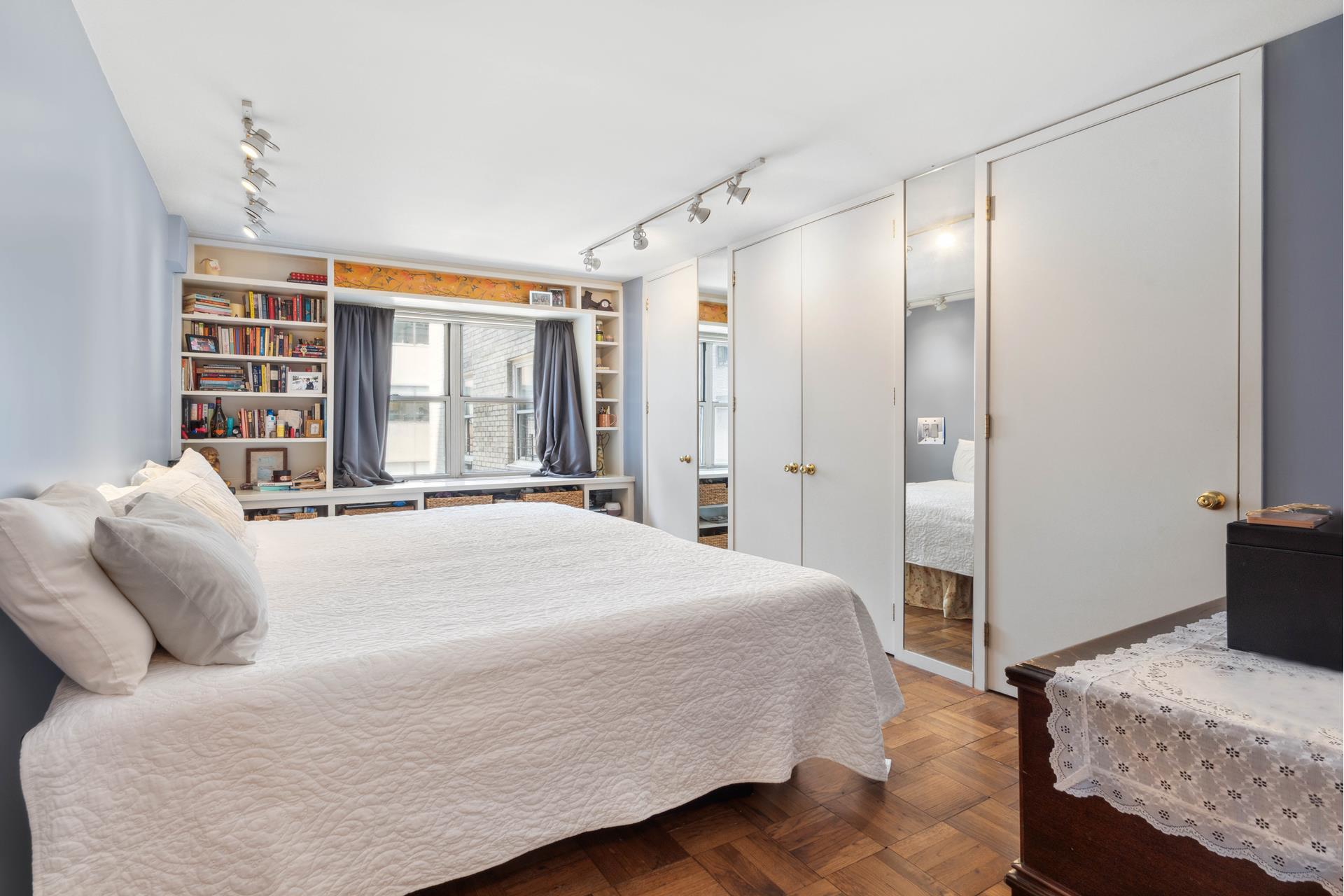 136 East 56th Street, Unit 8L Manhattan, NY 10022 - Photo 4 of 6