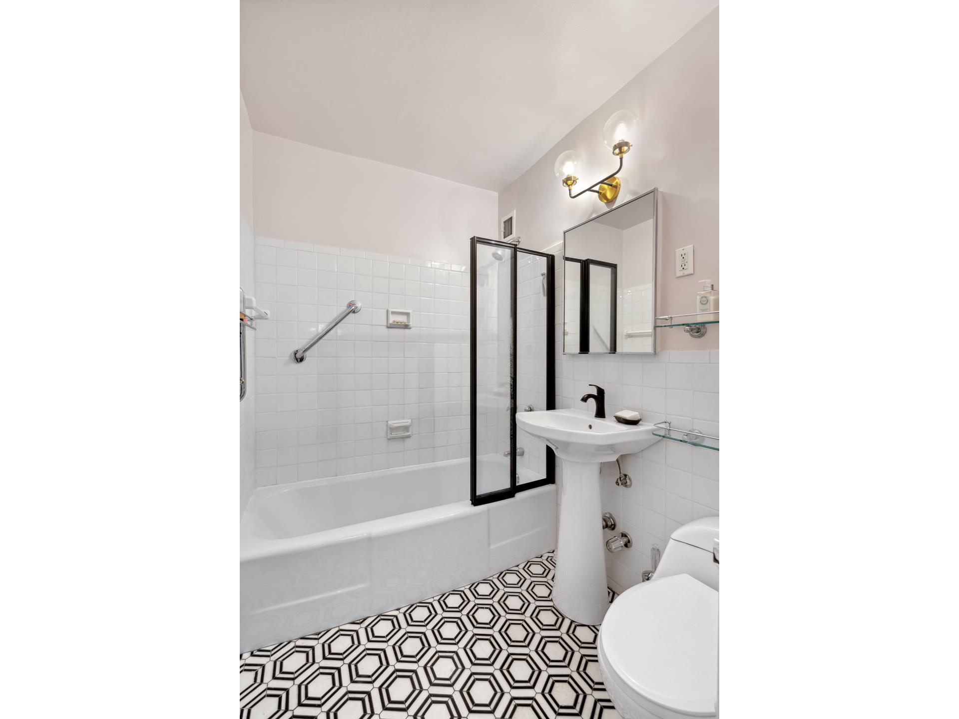 136 East 56th Street, Unit 8L Manhattan, NY 10022 - Photo 5 of 6