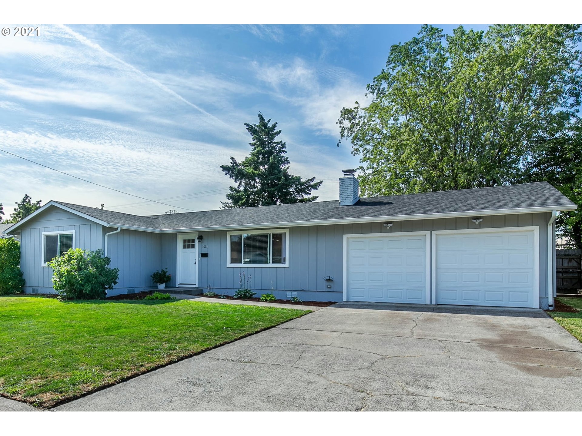 1011 Lochaven Avenue Springfield, OR 97477 - Photo 2 of 32 Gallery Image 2