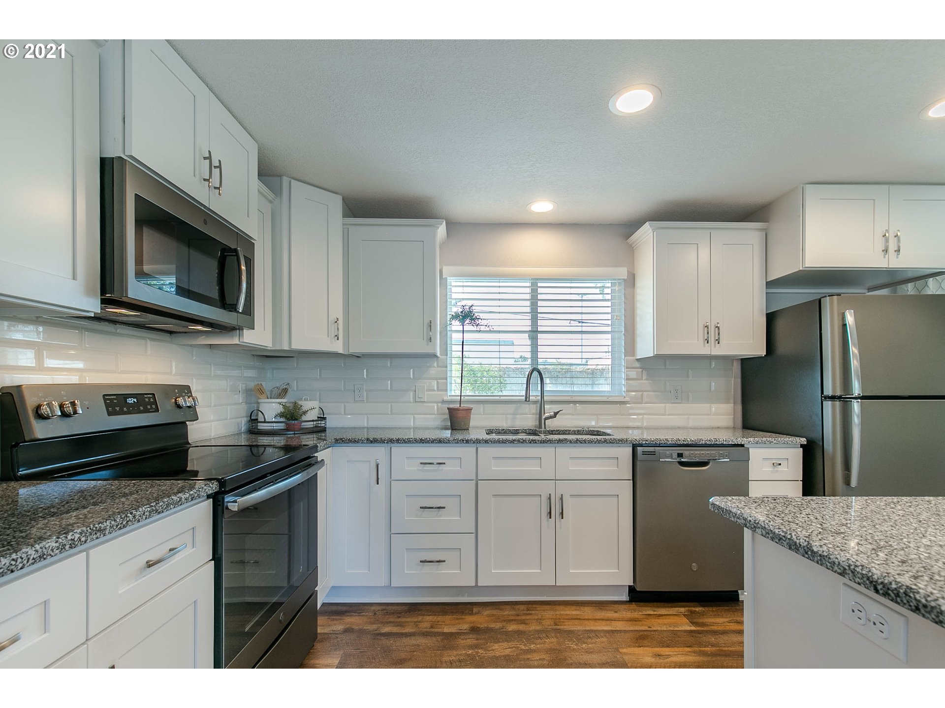 1011 Lochaven Avenue Springfield, OR 97477 - Photo 19 of 32 Gallery Image 19