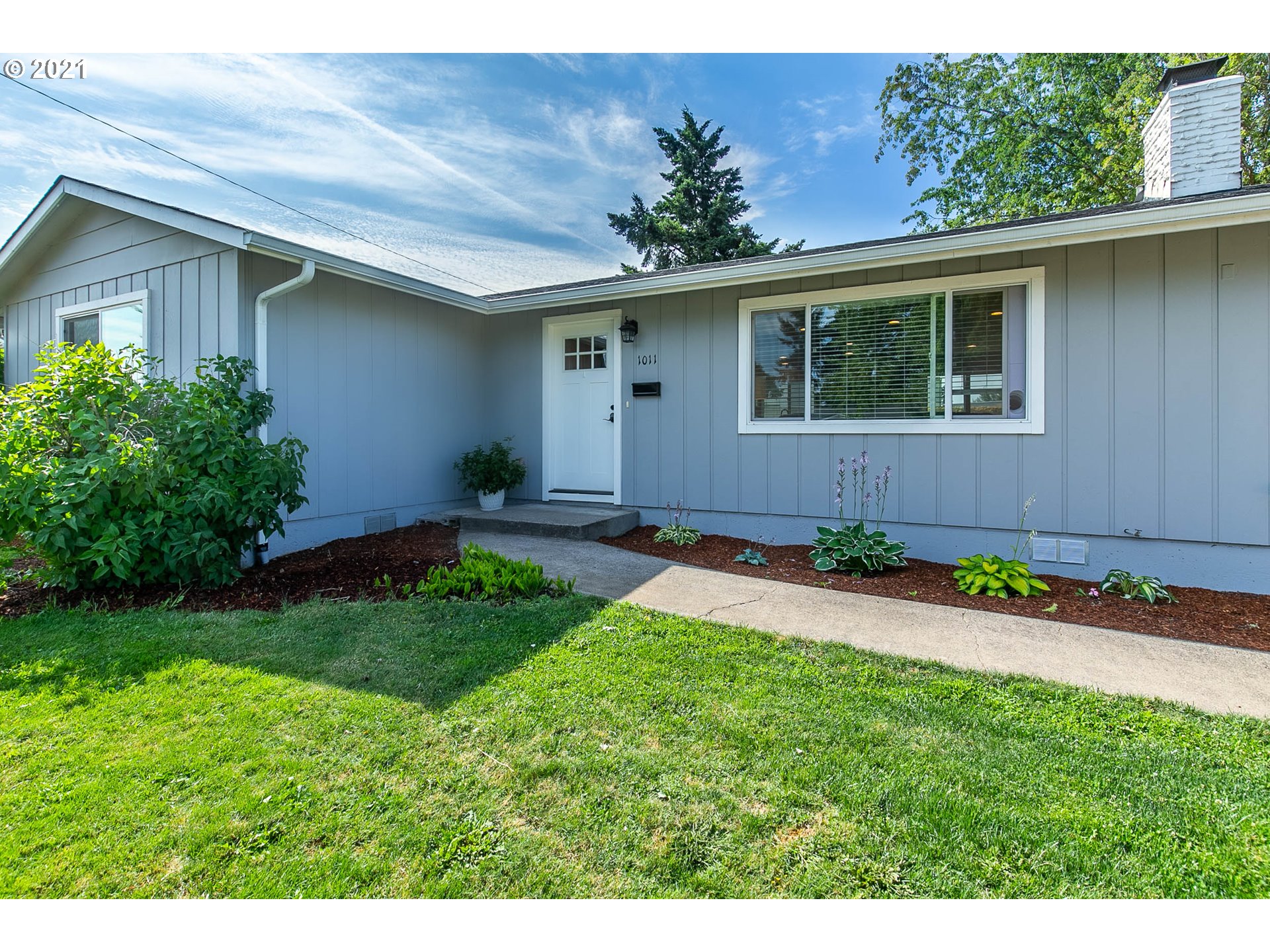 1011 Lochaven Avenue Springfield, OR 97477 - Photo 3 of 32 Gallery Image 3