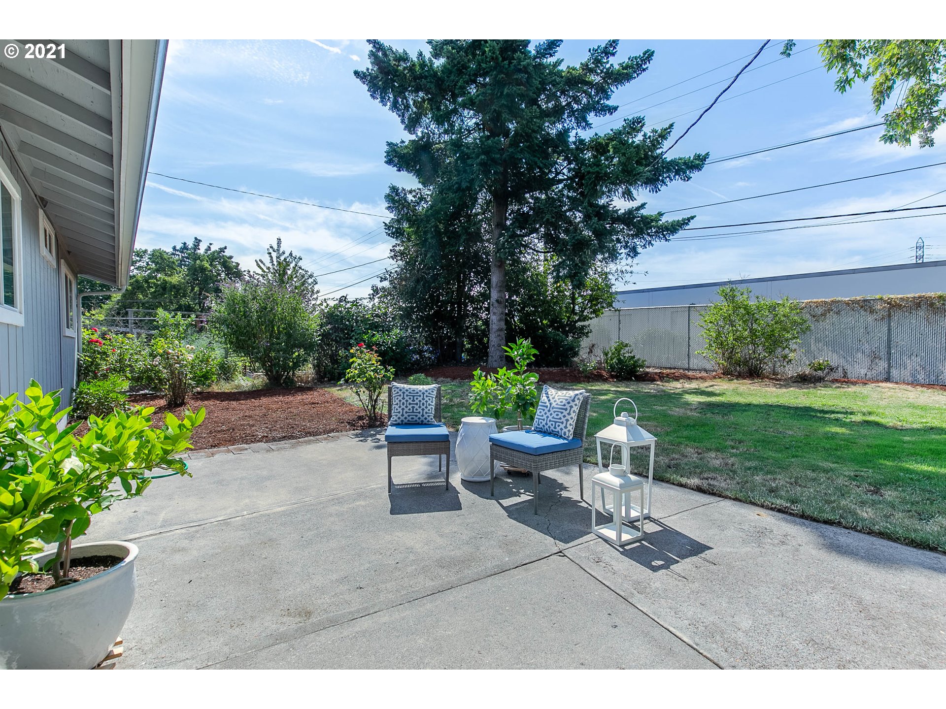 1011 Lochaven Avenue Springfield, OR 97477 - Photo 30 of 32 Gallery Image 30