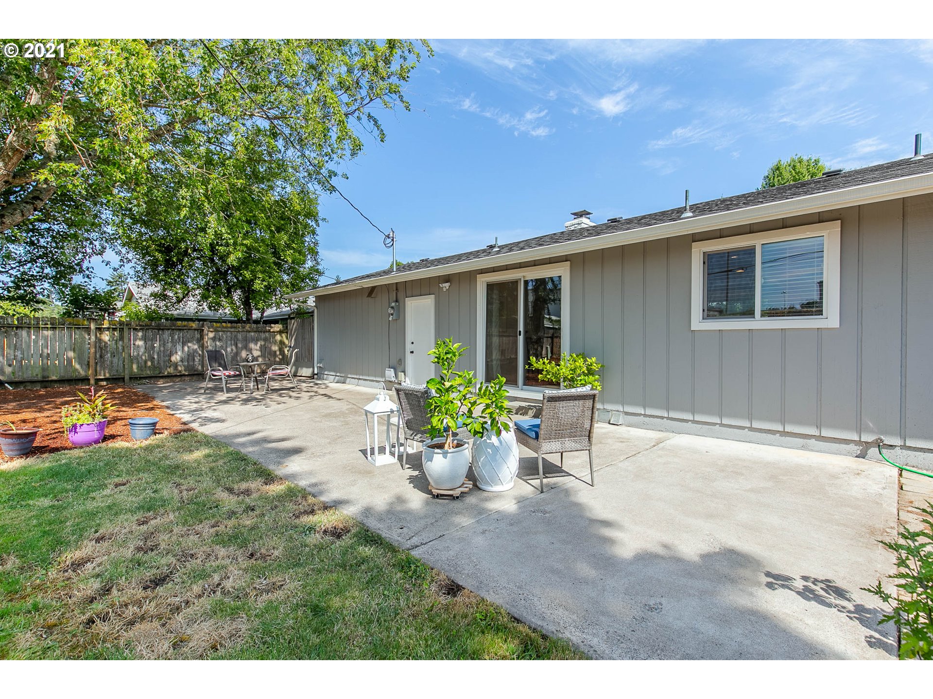 1011 Lochaven Avenue Springfield, OR 97477 - Photo 31 of 32 Gallery Image 31
