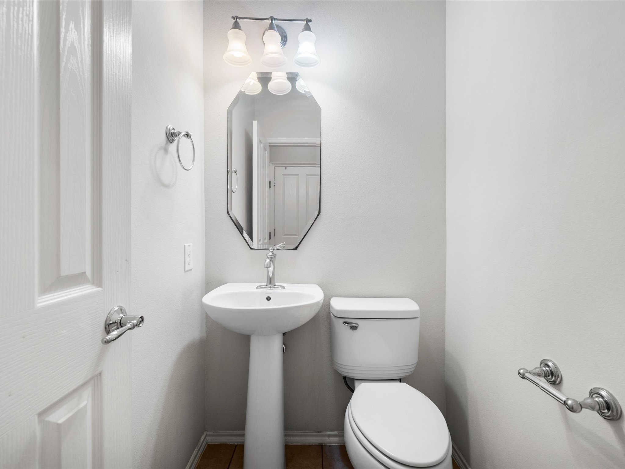 13600 Breton Ridge Street, Unit 31C Houston, TX 77070 - Photo 16 of 31 Conveniently located on the main level, the half bath offers added functionality for guests while keeping the private living quarters upstairs.