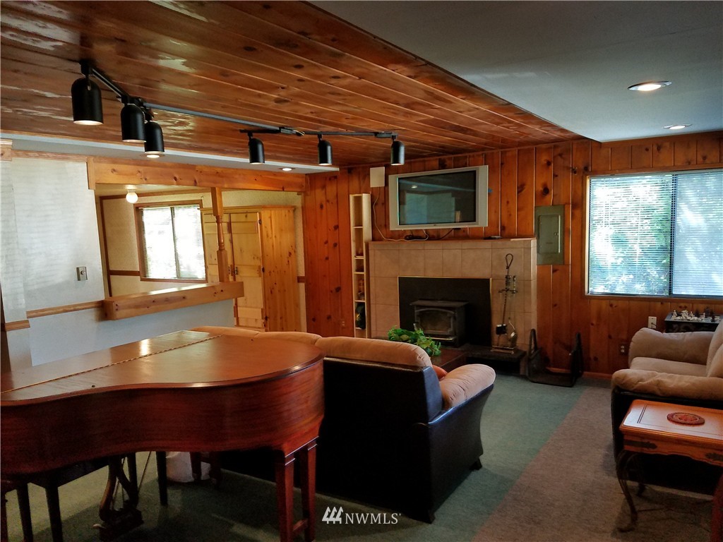 18617 Southeast 164th Street Renton, WA 98058 - Photo 11 of 24 Gallery Image 11