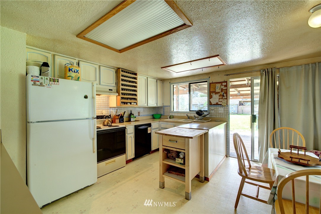 18617 Southeast 164th Street Renton, WA 98058 - Photo 13 of 24 Gallery Image 13