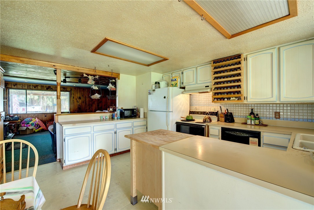 18617 Southeast 164th Street Renton, WA 98058 - Photo 14 of 24 Gallery Image 14