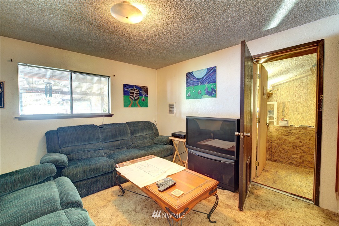 18617 Southeast 164th Street Renton, WA 98058 - Photo 15 of 24 Gallery Image 15