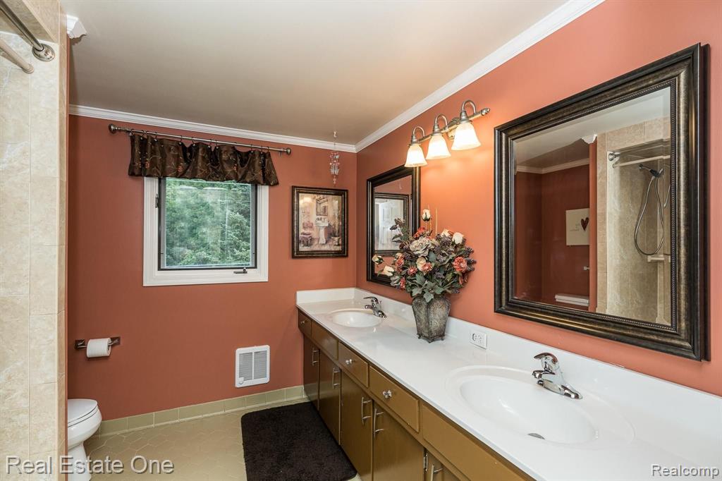 763 Birch Tree Lane Rochester Hills, MI 48306 - Photo 32 of 44