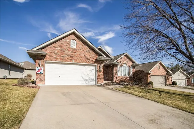 $385,000 | 22504 East 33rd St Court South, Blue Springs, MO 64015