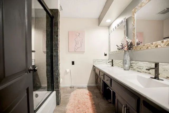 $370,000 | 12525 West 85th Terrace, Lenexa, KS 66215