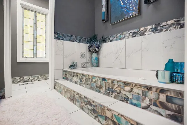 $370,000 | 12525 West 85th Terrace, Lenexa, KS 66215