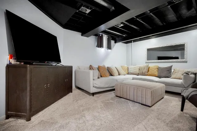 $370,000 | 12525 West 85th Terrace, Lenexa, KS 66215