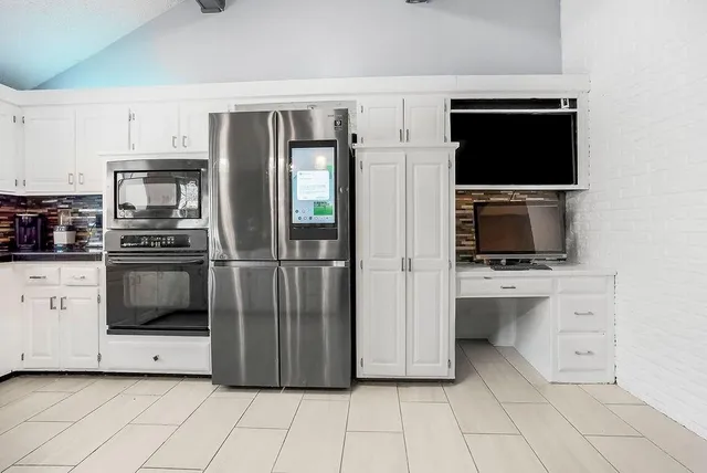 $370,000 | 12525 West 85th Terrace, Lenexa, KS 66215