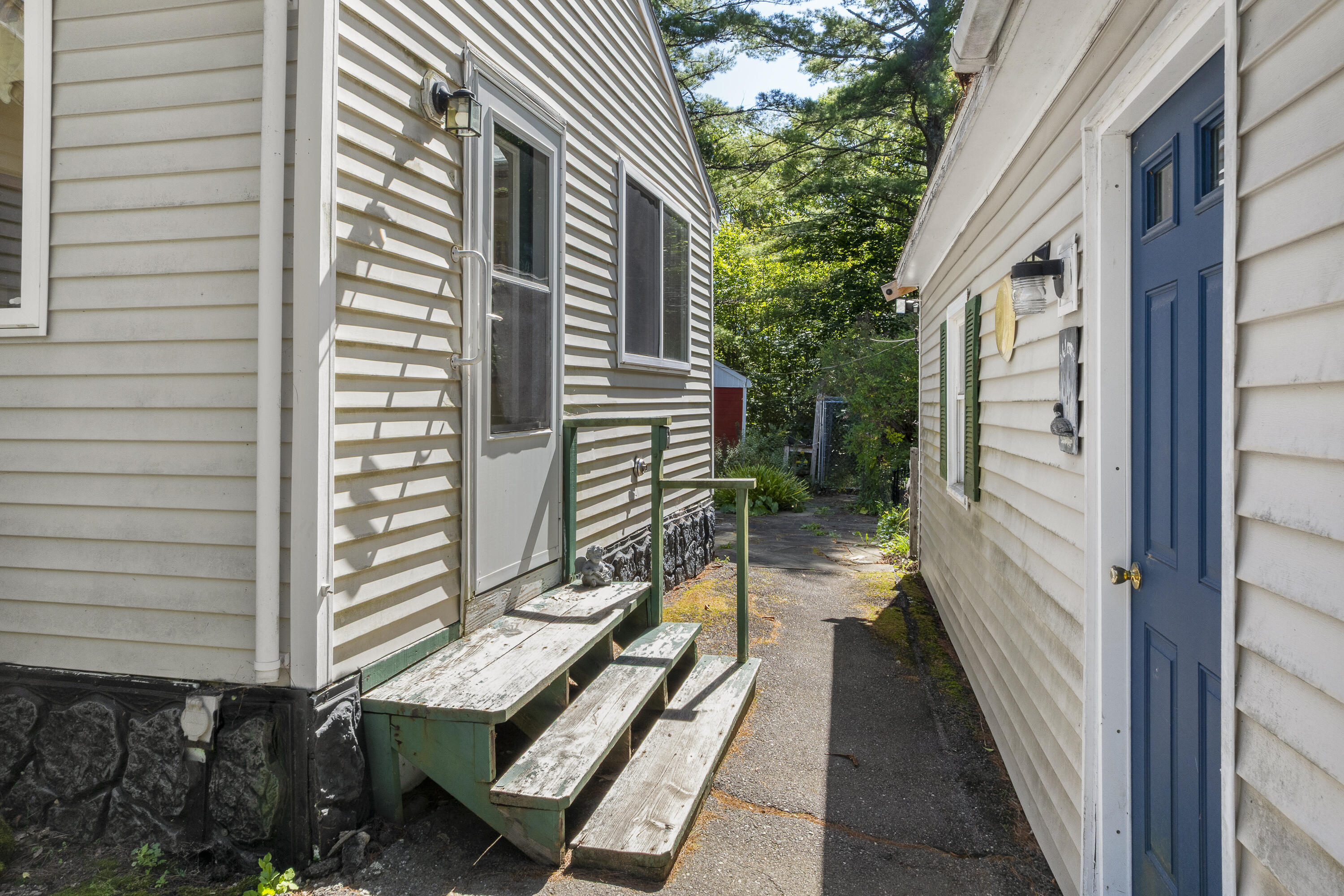 81 Back Meadow Road Damariscotta, ME 04543 - Photo 11 of 65 Main entry house and garage