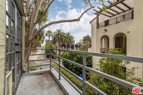 $1,200,000 | 11601 Montana Avenue, Unit PH7, Los Angeles, CA 90049
