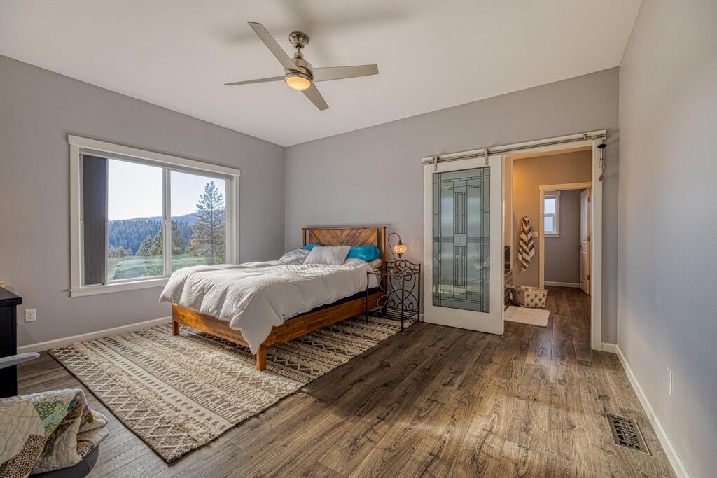 11264 Kestrel Road Klamath Falls, OR 97601 - Photo 11 of 34 Primary Bedroom
