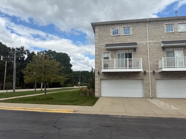 $429,000 | 183 East River Road, Unit C1, Des Plaines, IL 60016