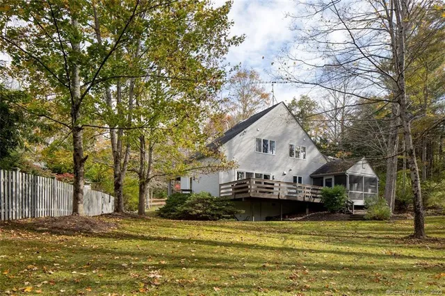 $995,000 | 6 Juniper Ledge Lane, Salisbury, CT 06039