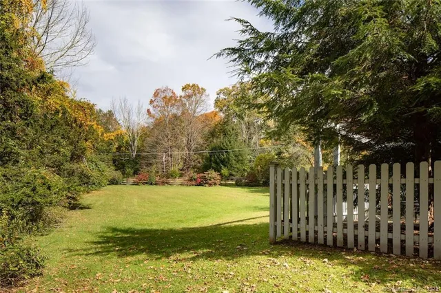 $995,000 | 6 Juniper Ledge Lane, Salisbury, CT 06039