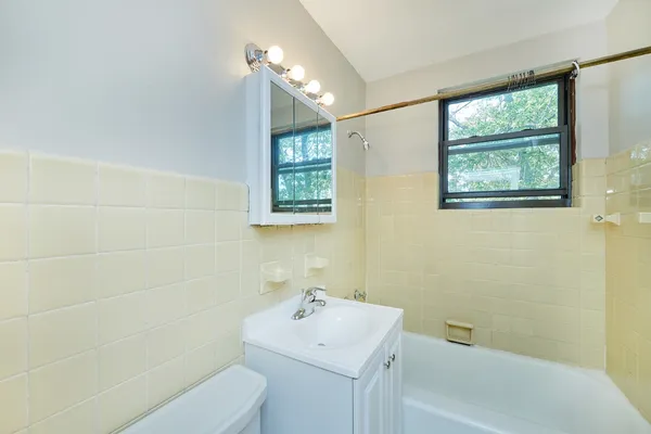 $1,400 | 7371 North Winchester Avenue, Unit 1W, Chicago, IL 60626