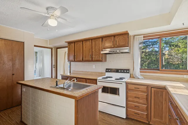 $319,900 | 23689 West Old Petite Lake Road, Lake Villa, IL 60046