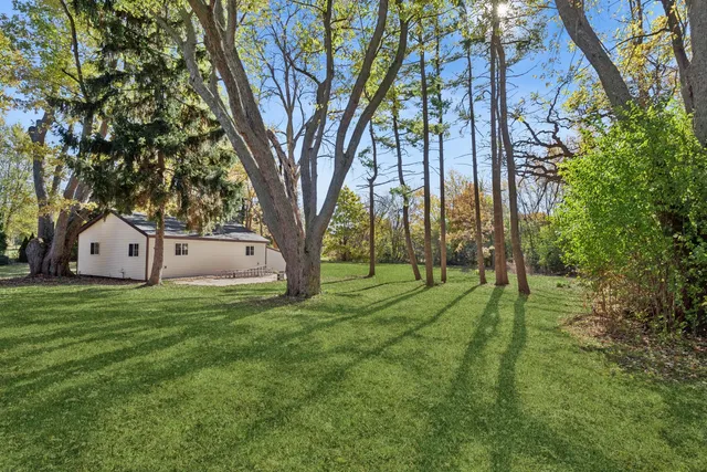 $319,900 | 23689 West Old Petite Lake Road, Lake Villa, IL 60046