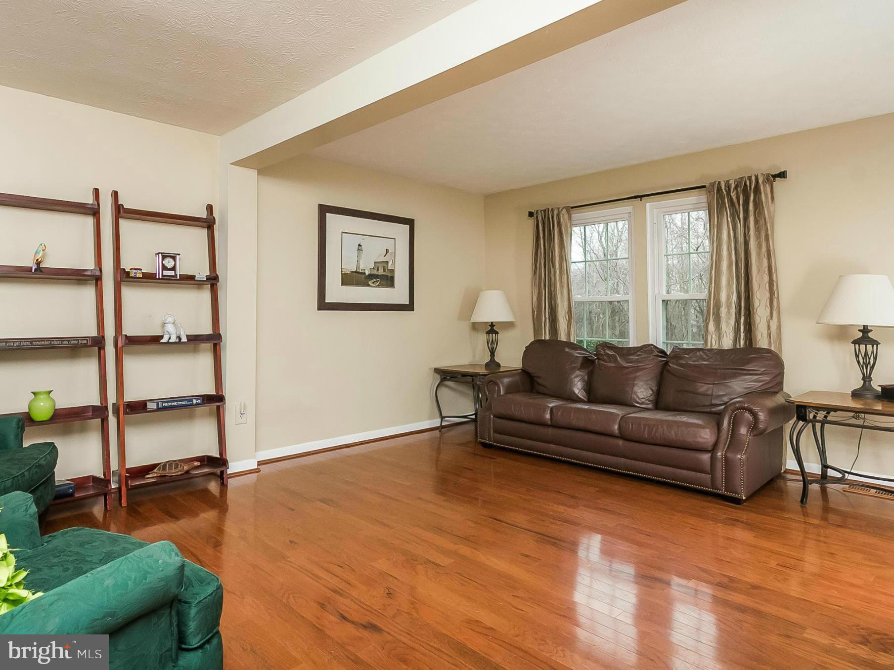 5407 Canonbury Road Baltimore, MD 21237 - Photo 5 of 30 Living Room