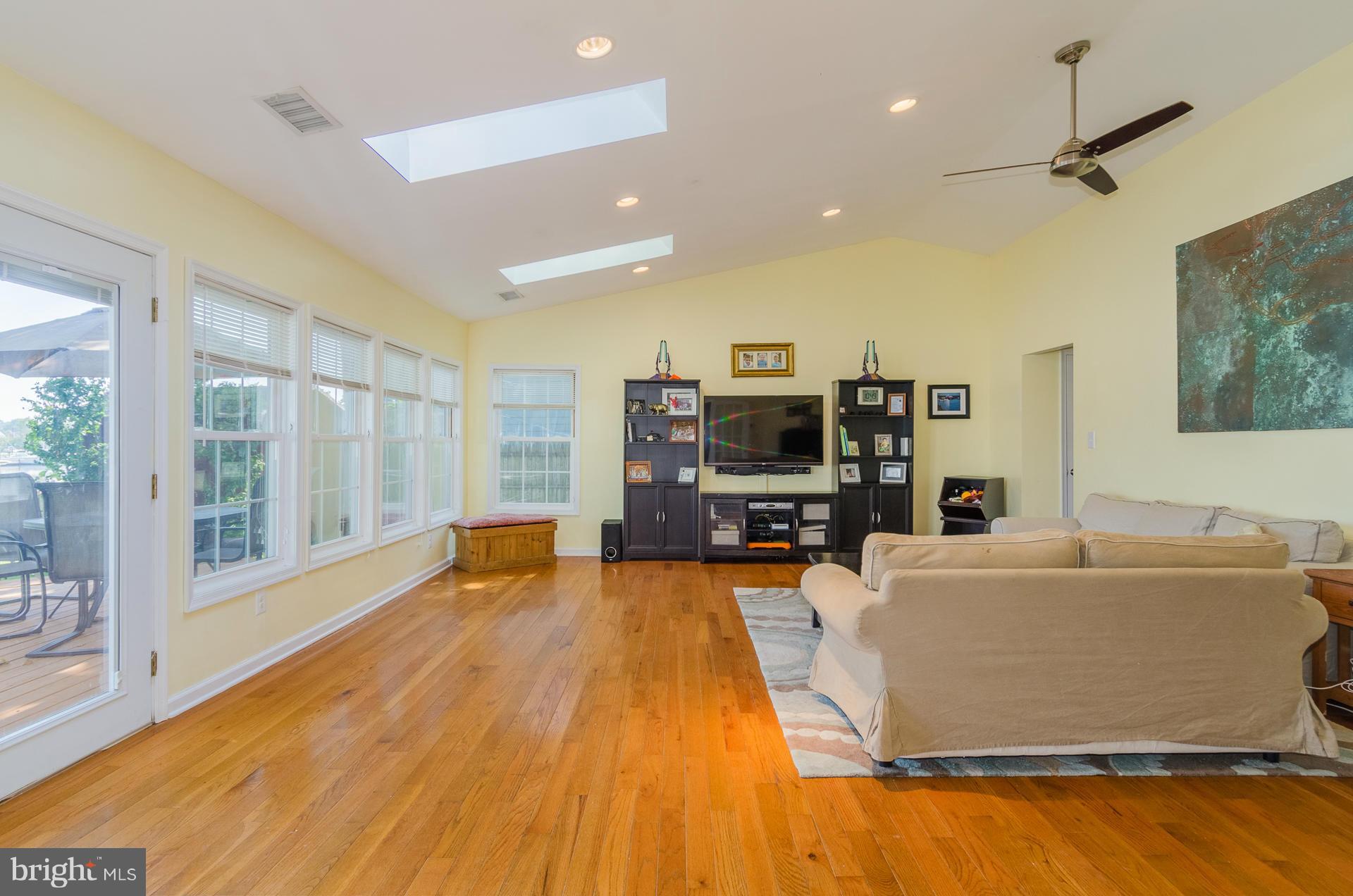 8416 Sandy Plains Road Baltimore, MD 21222 - Photo 8 of 30 Family Room