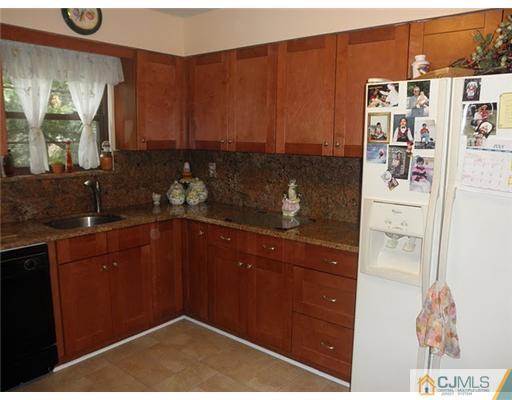 7302 Hana Road Edison, NJ 08817 - Photo 5 of 10