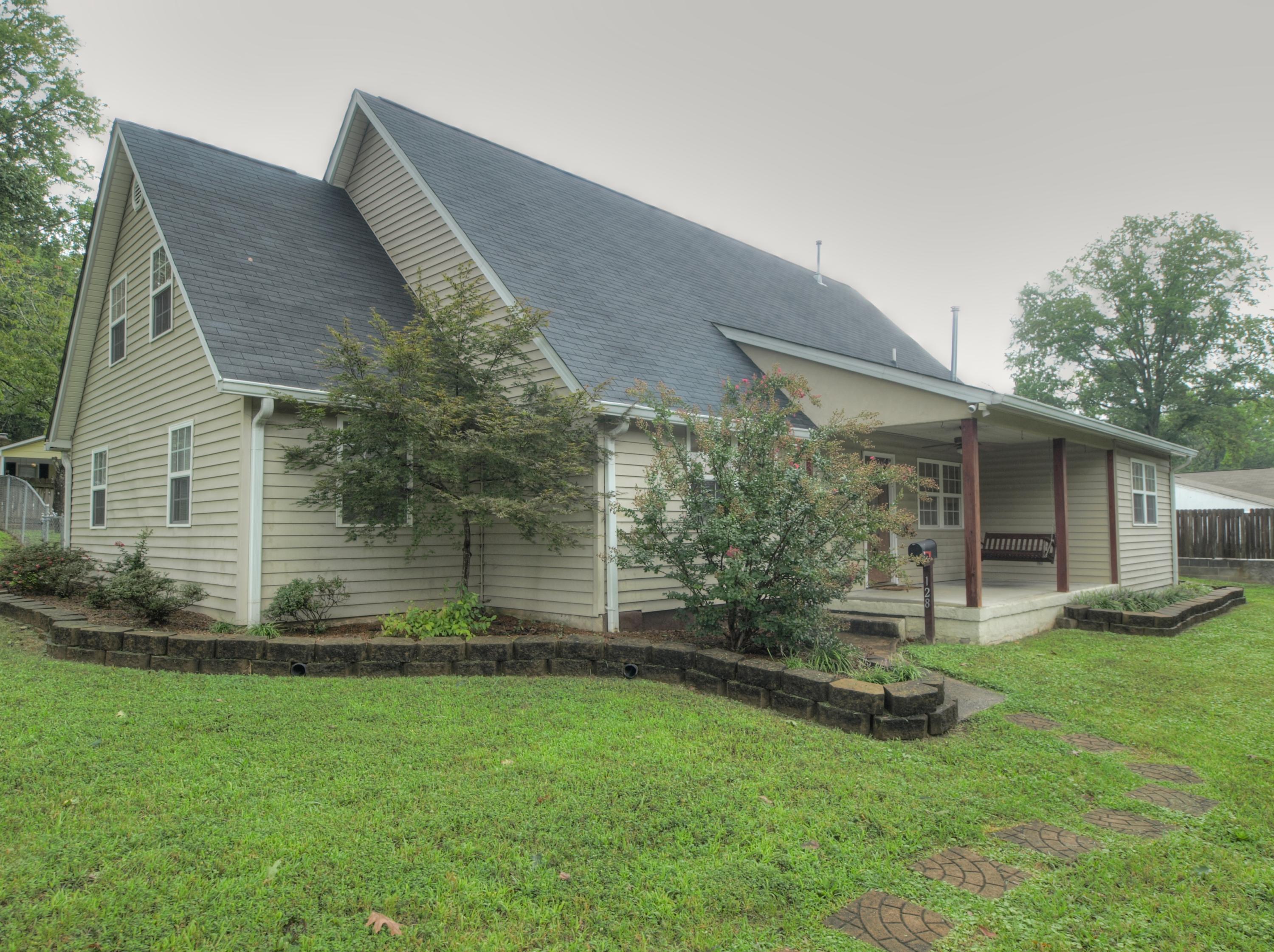 128 Pembroke Road Oak Ridge, TN 37830 - Photo 1 of 17 front01