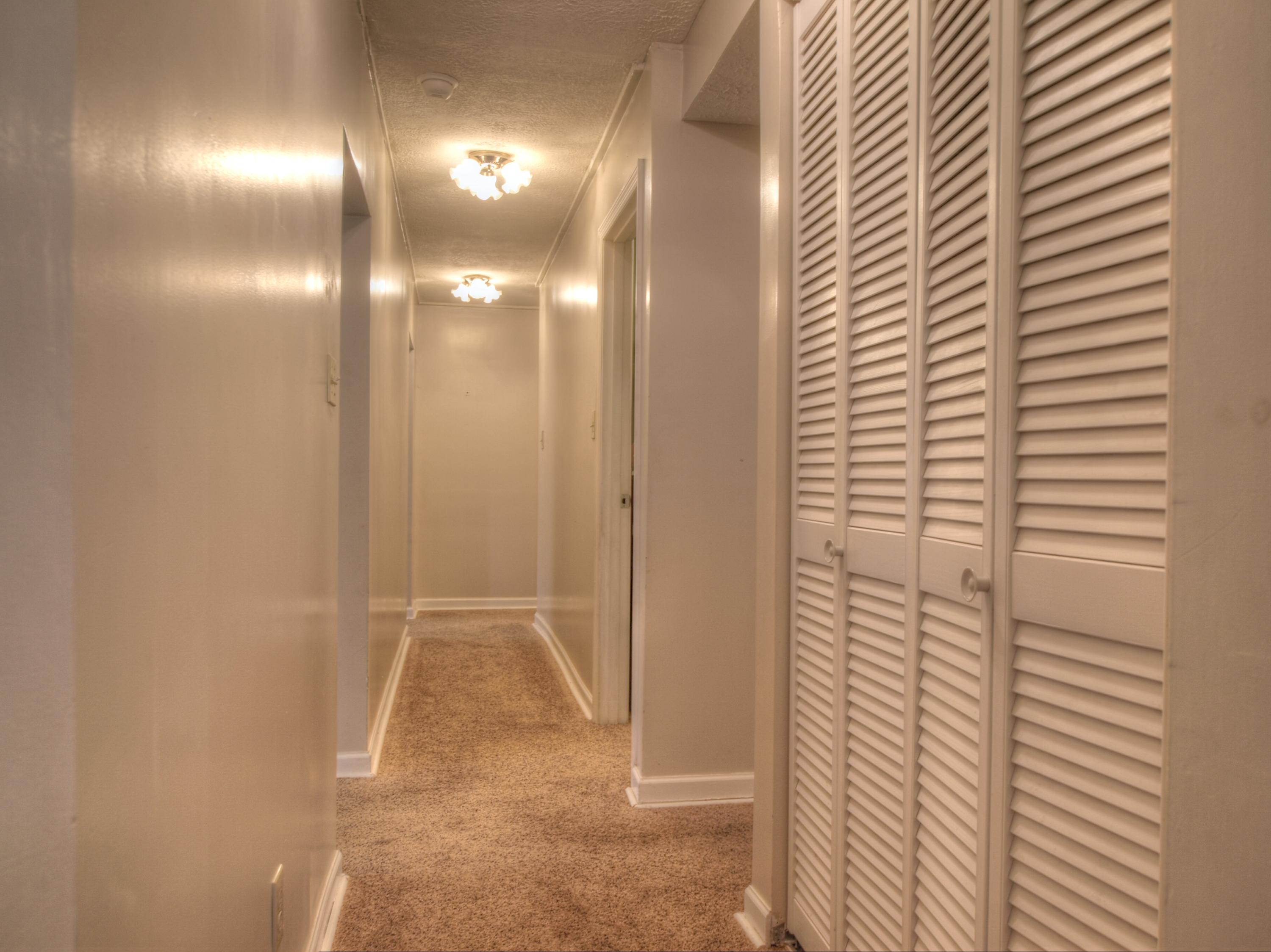 128 Pembroke Road Oak Ridge, TN 37830 - Photo 11 of 17 Hall01