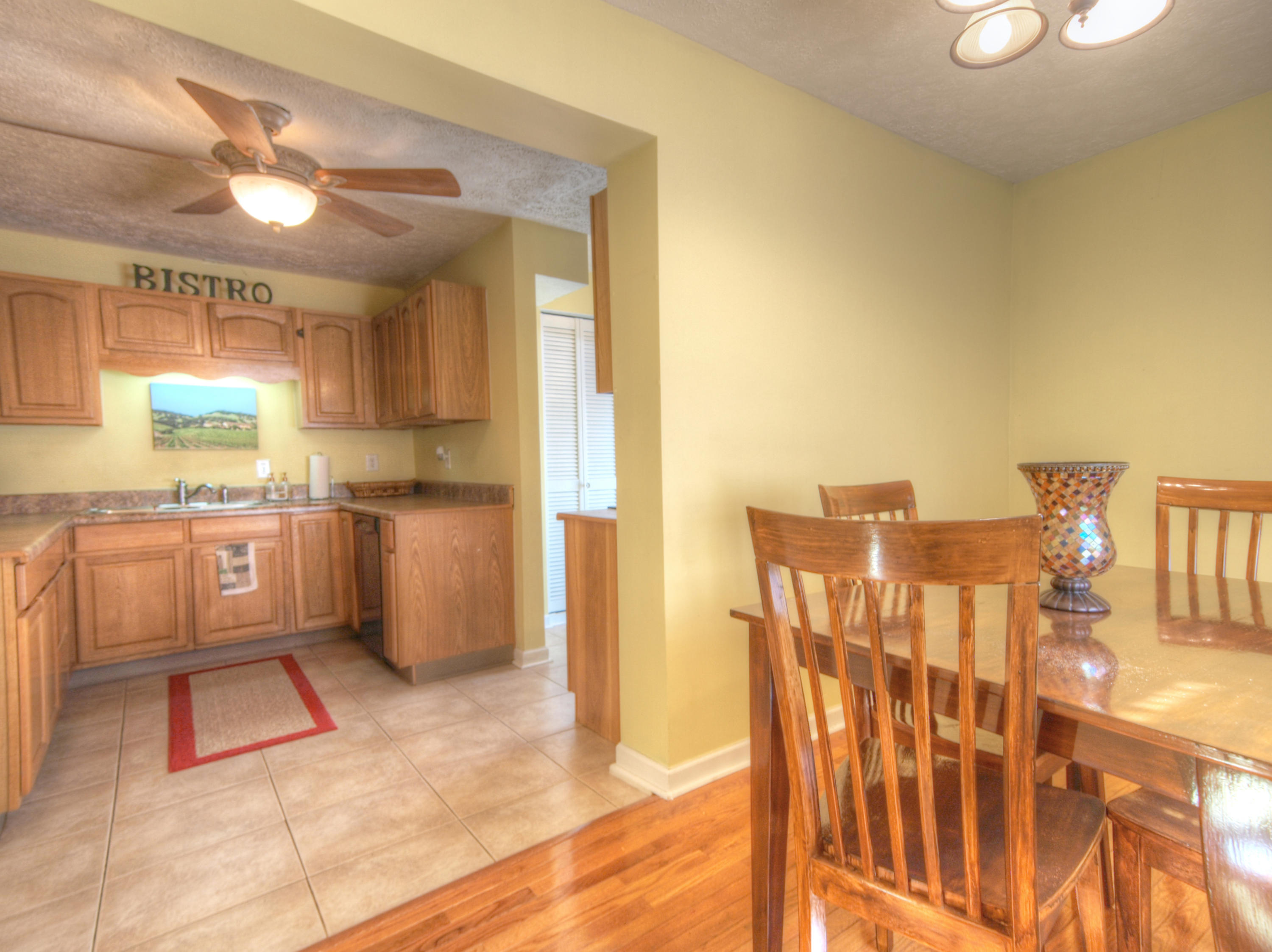 128 Pembroke Road Oak Ridge, TN 37830 - Photo 3 of 17 kitchenBreakfast01