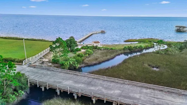 $490,000 | 1675 Winding Shore Drive, Gulf Breeze, FL 32563