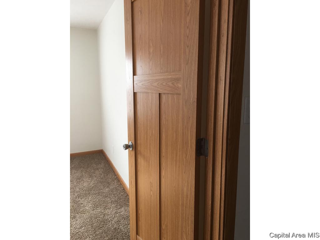 2309 Montgomery Lane Springfield, IL 62703 - Photo 10 of 14 Gallery Image 10